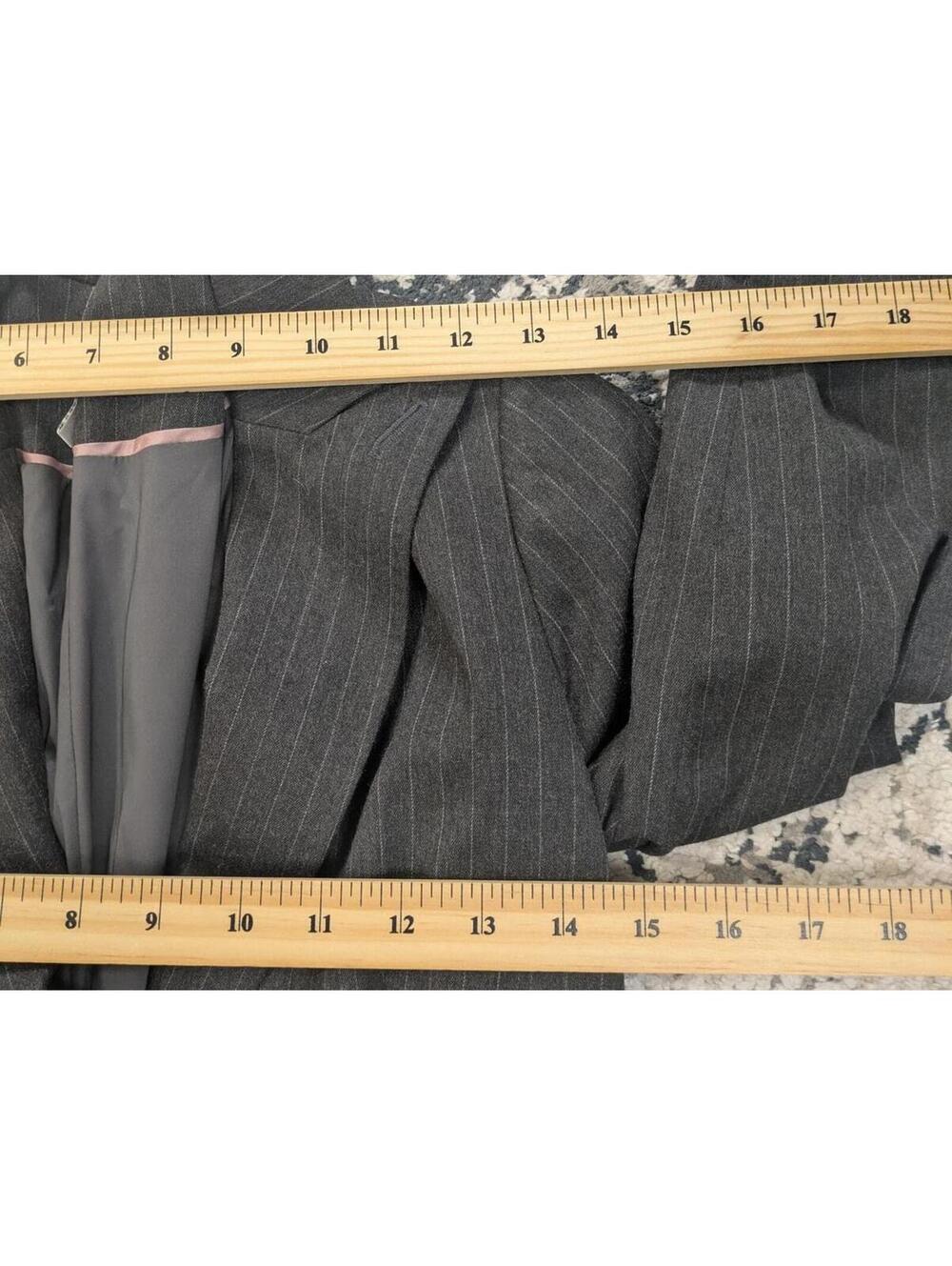 Tristan Gray Pinstripe Blazer Women’s Size 1 Made in Canada Career Jacket - Picture 5 of 7